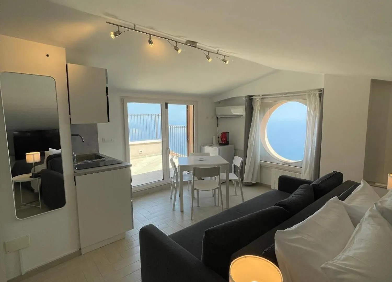 Pollina Suites & Apartments