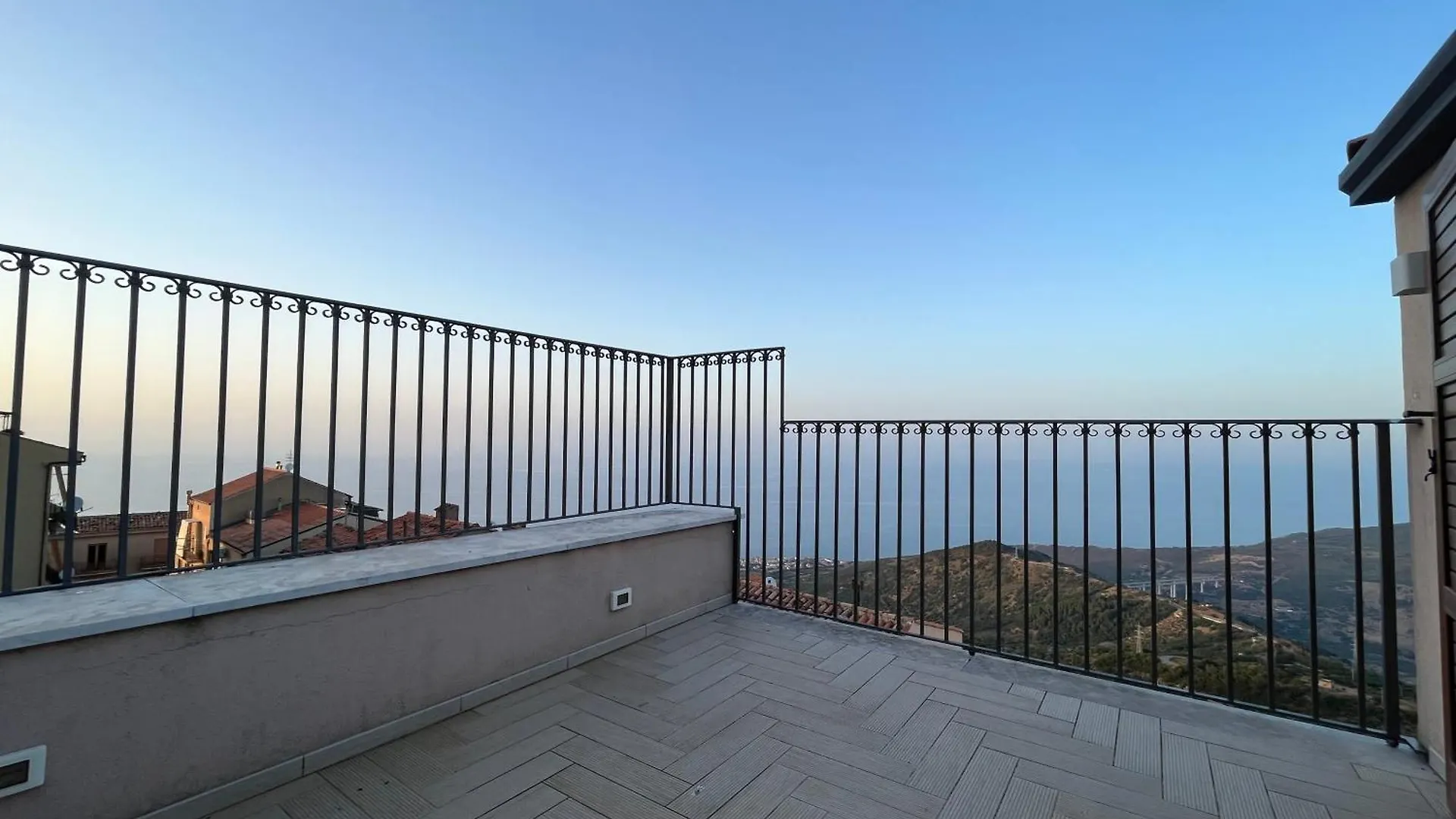 Pollina Suites & Apartments