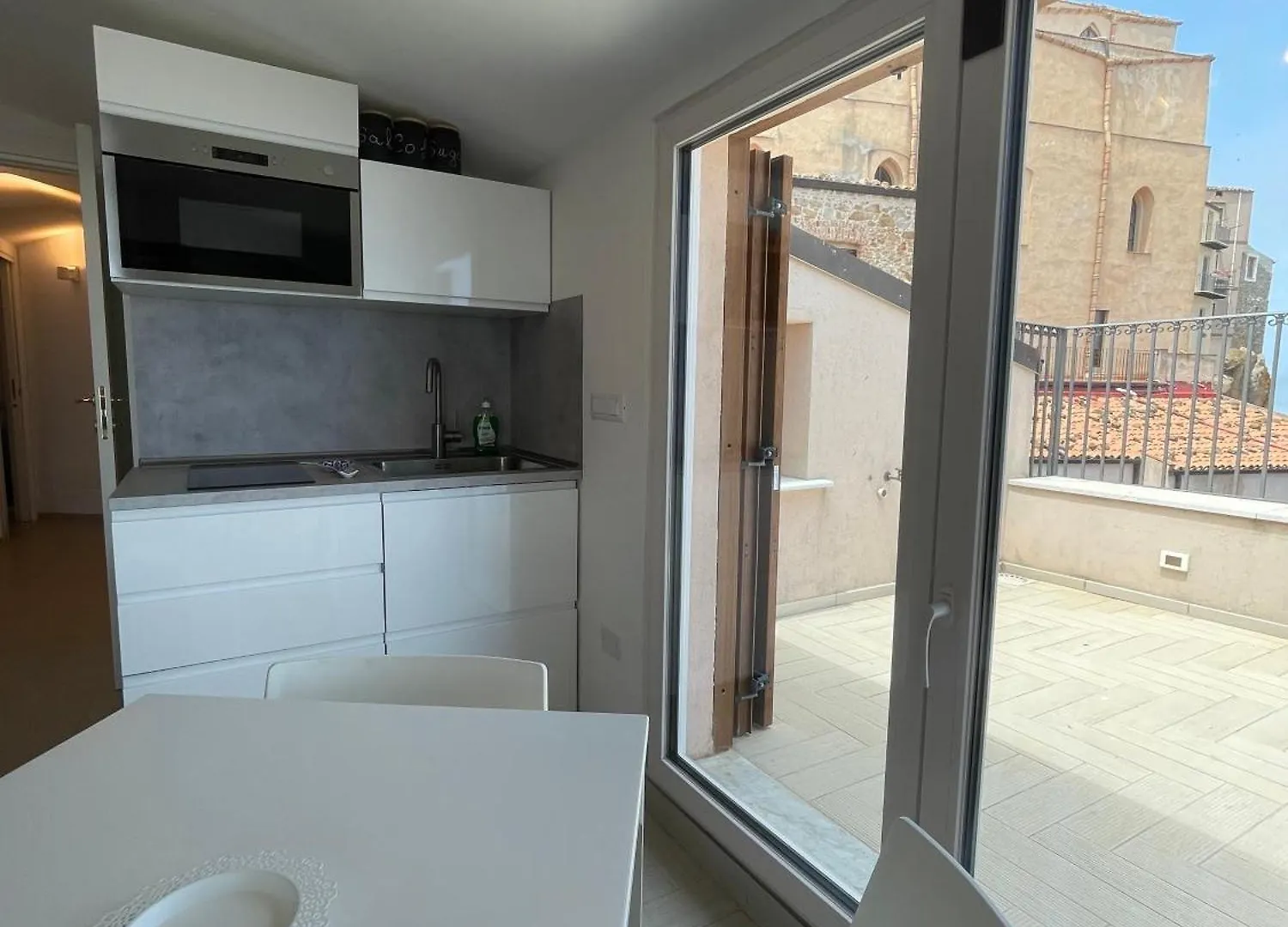 Pollina Suites & Apartments