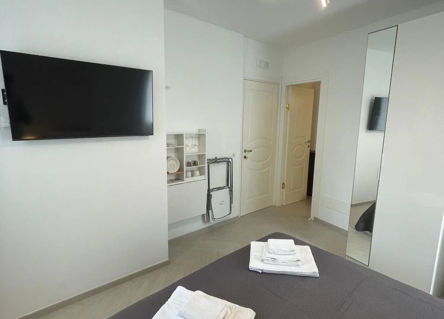 Pollina Suites & Apartments