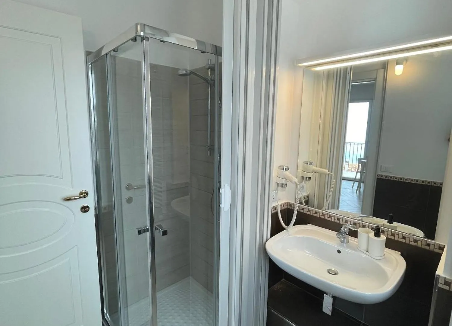 Pollina Suites & Apartments
