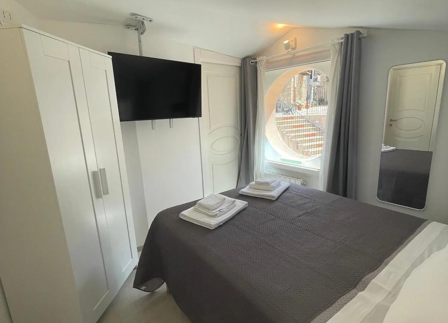 Pollina Suites & Apartments 0*,