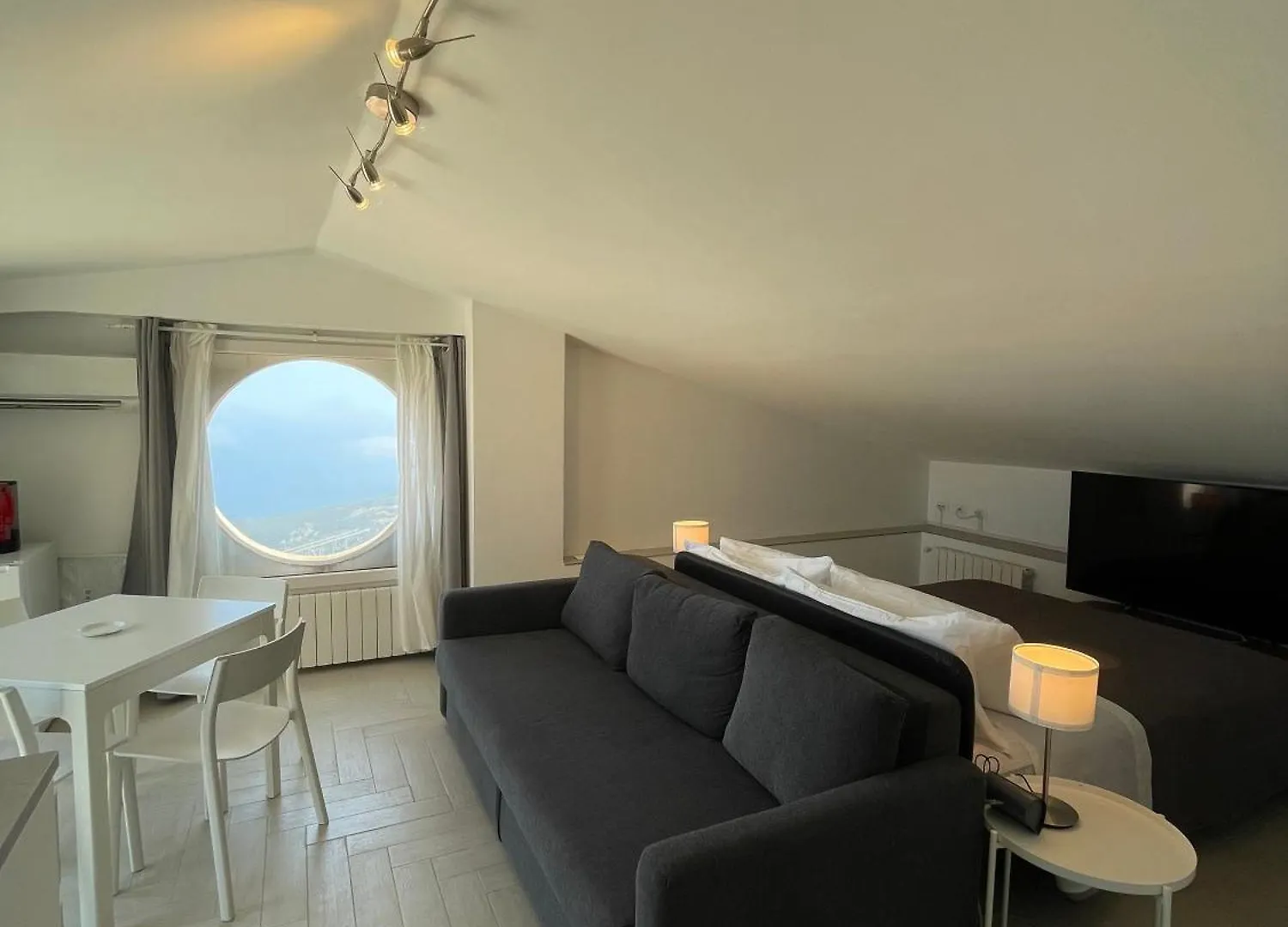 Pollina Suites & Apartments