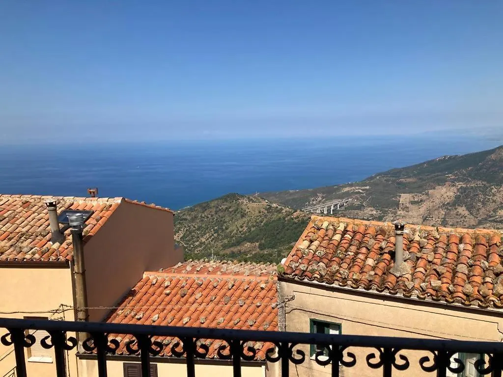 Pollina Suites & Apartments
